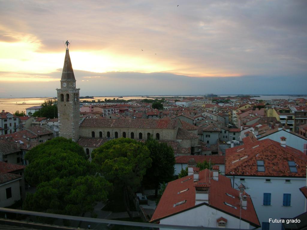 Capitol Apartments Grado Esterno foto